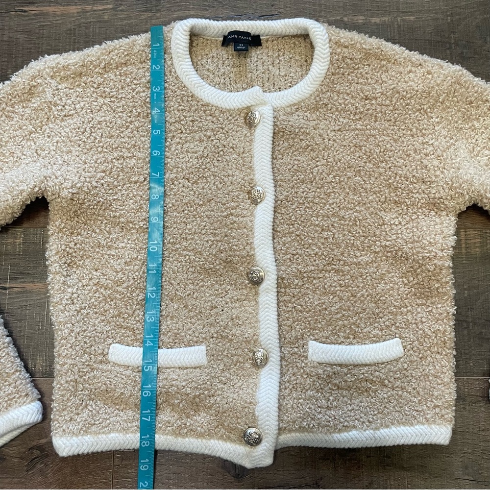 Ann Taylor Bouclé Button-Front Jacket in Beige with Cream Trim XS - Picture 5 of 11